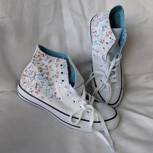NEW Converse Chuck Taylor high tops - women's 9